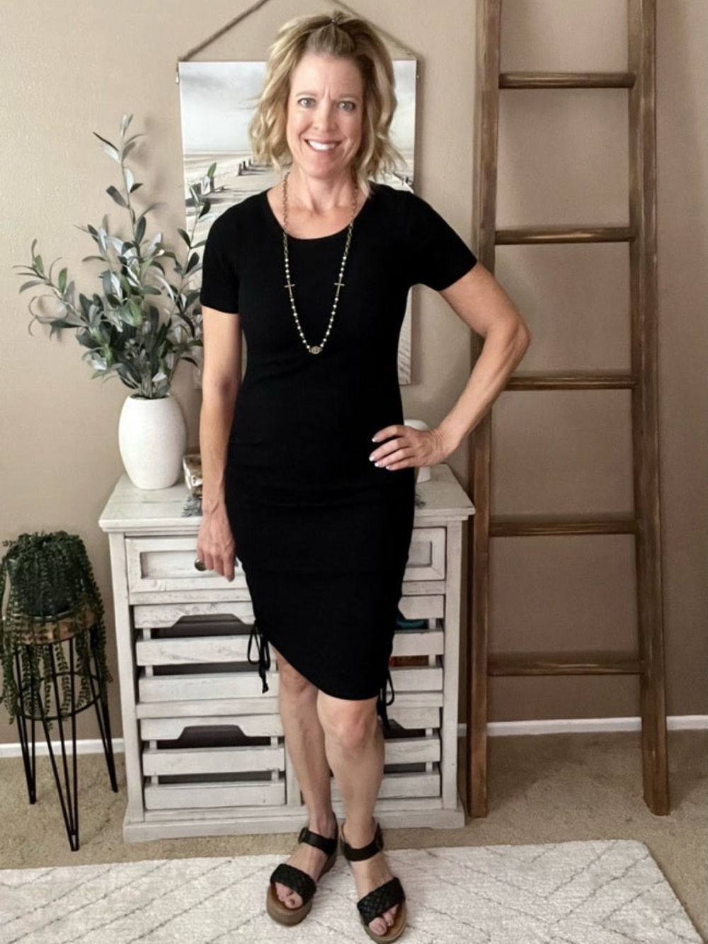 Bodycon Classic Black Short-Sleeve Ruched Hem Dress
